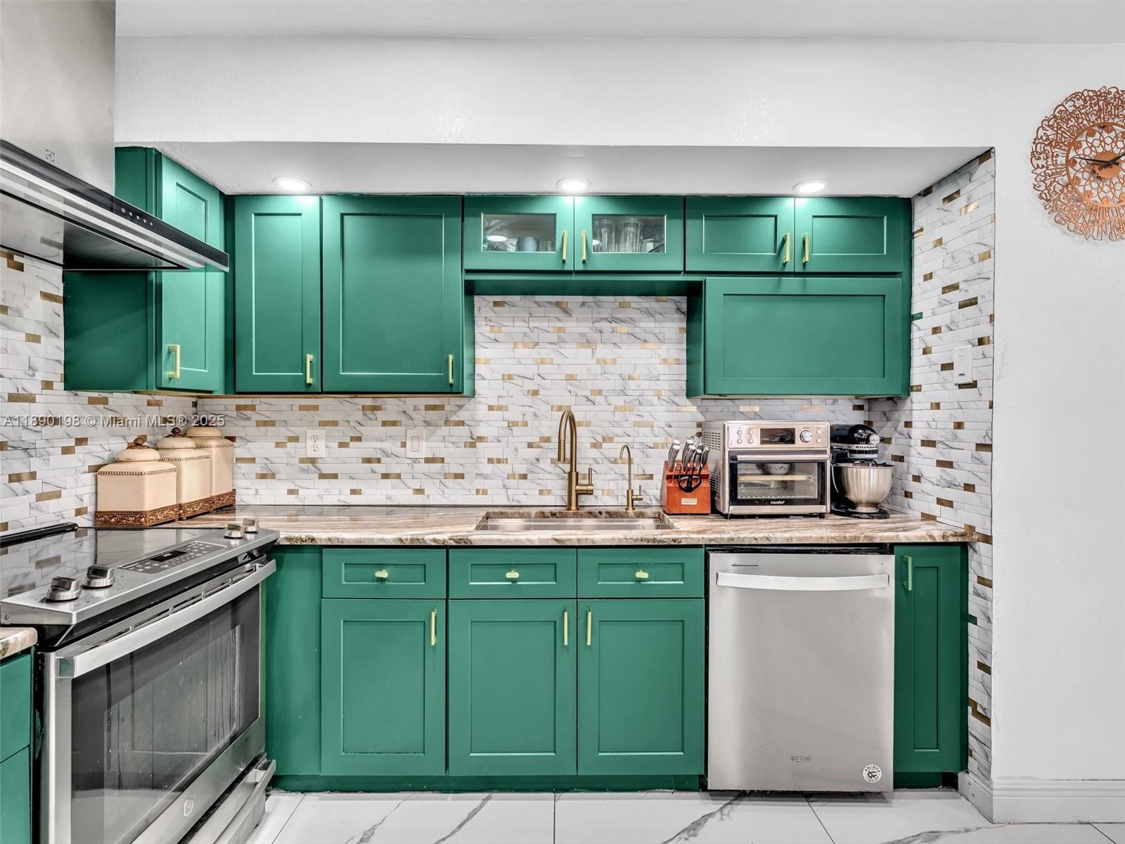 LAUDERDALE LAKES WEST GAT - Residential