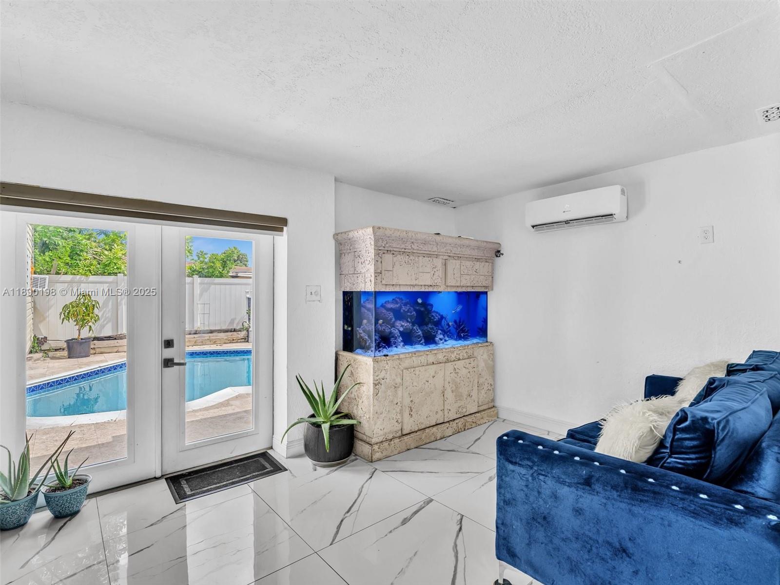 LAUDERDALE LAKES WEST GAT - Residential