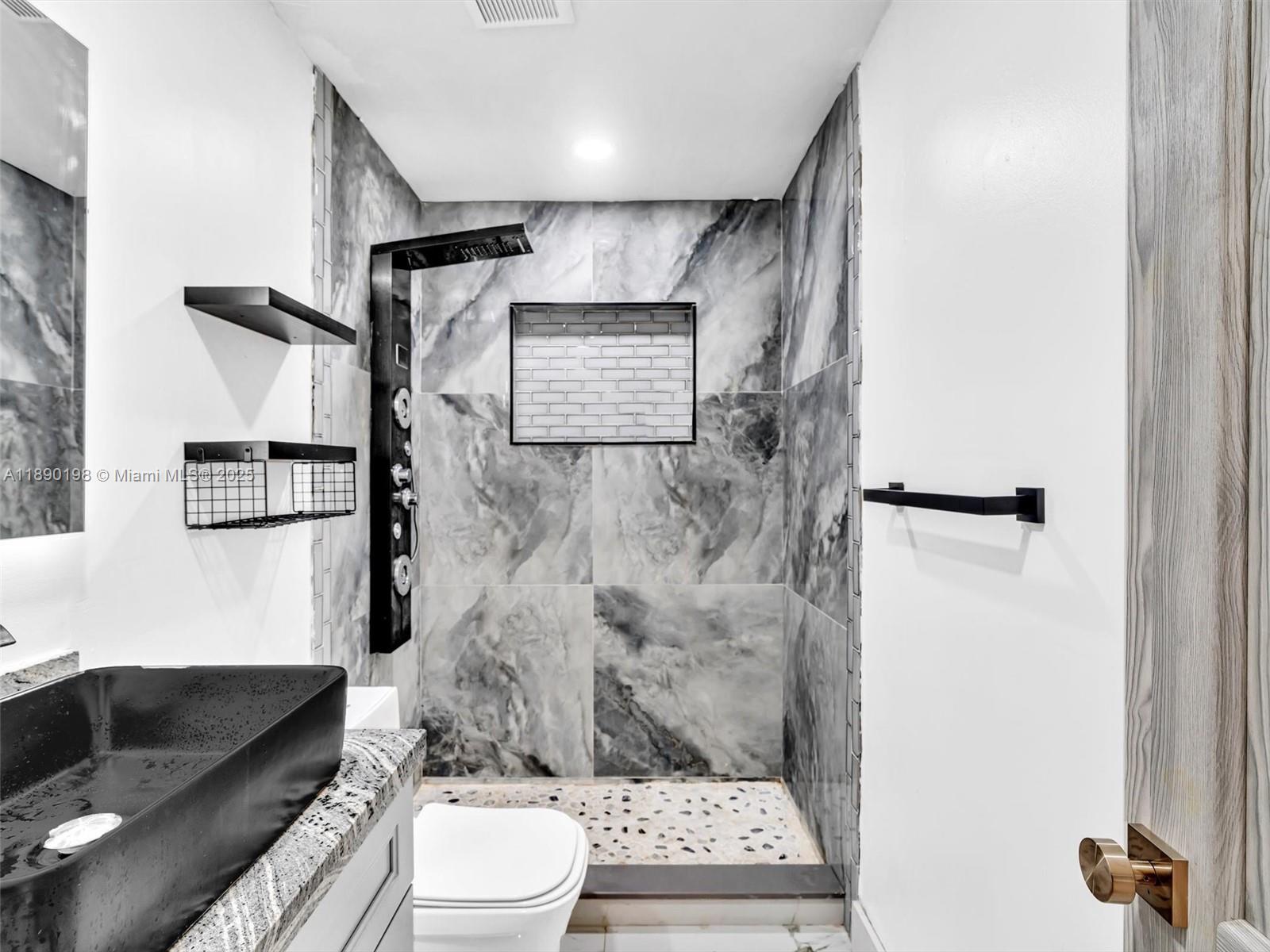 LAUDERDALE LAKES WEST GAT - Residential