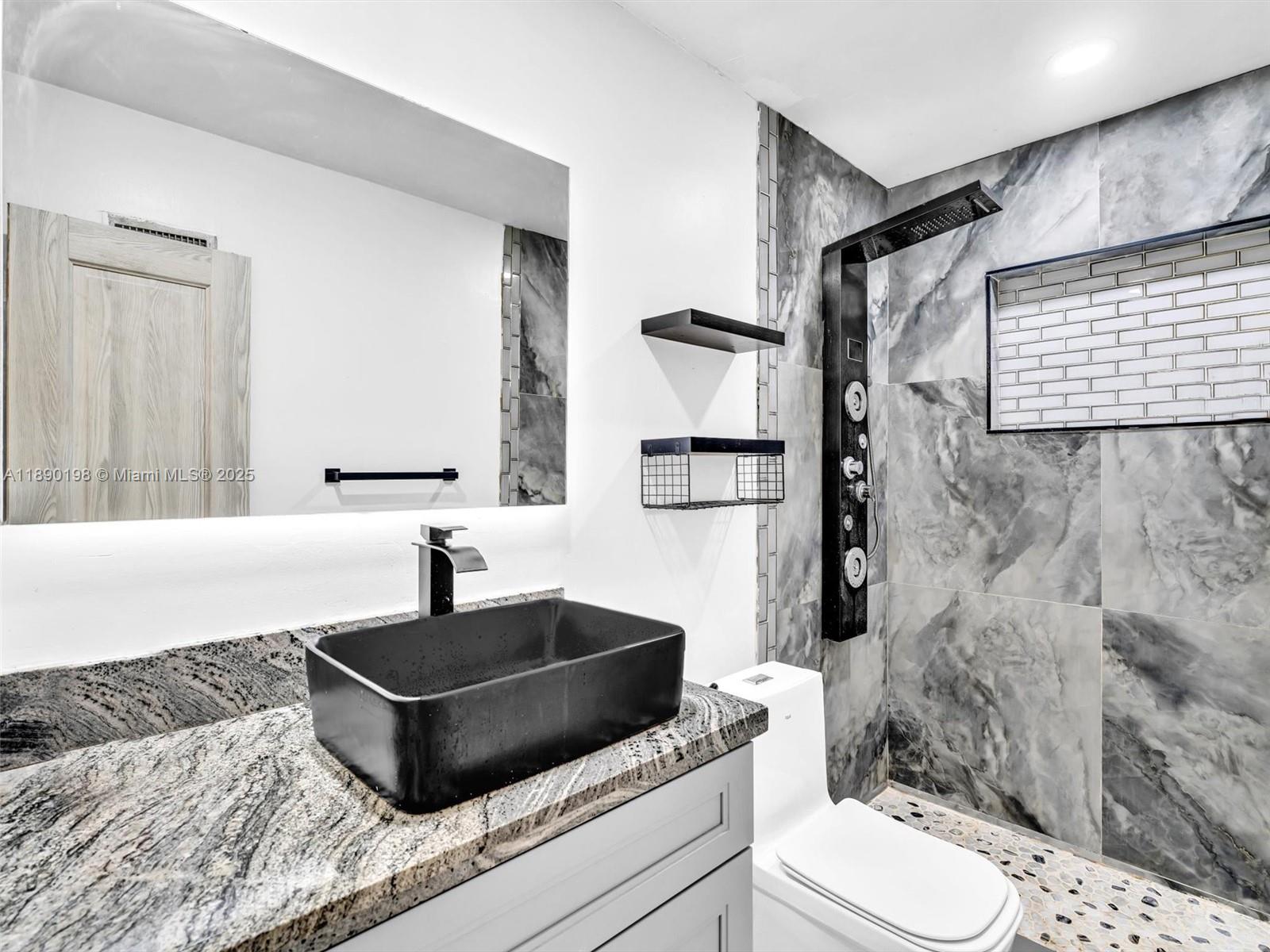 LAUDERDALE LAKES WEST GAT - Residential