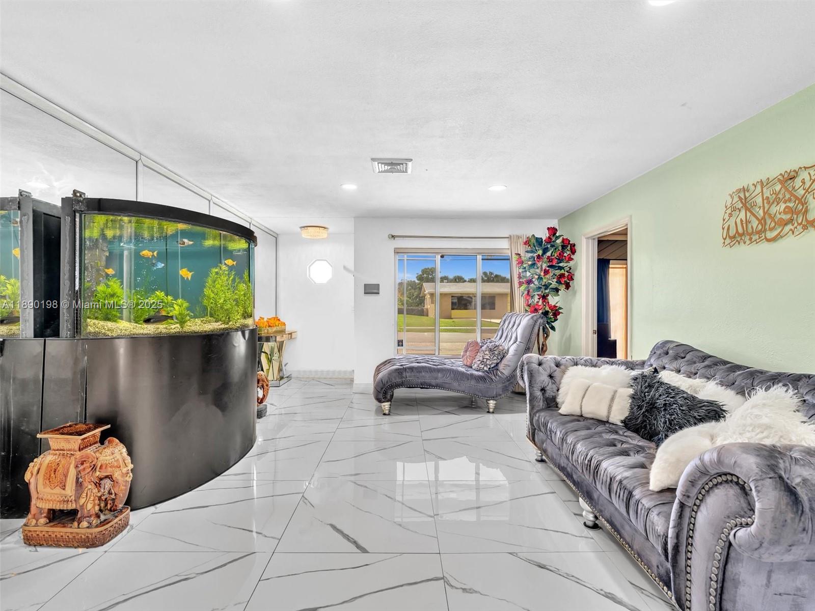 LAUDERDALE LAKES WEST GAT - Residential