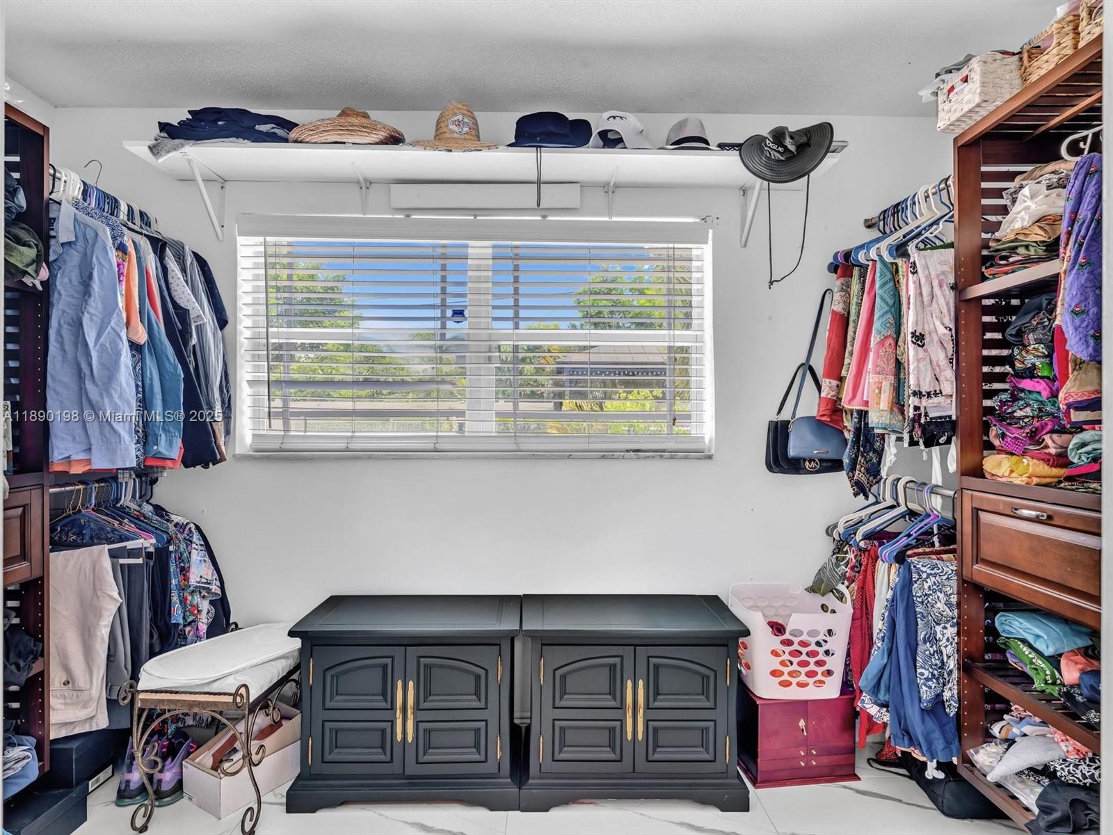 LAUDERDALE LAKES WEST GAT - Residential