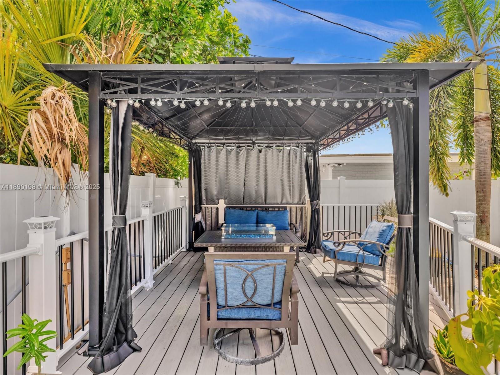 LAUDERDALE LAKES WEST GAT - Residential