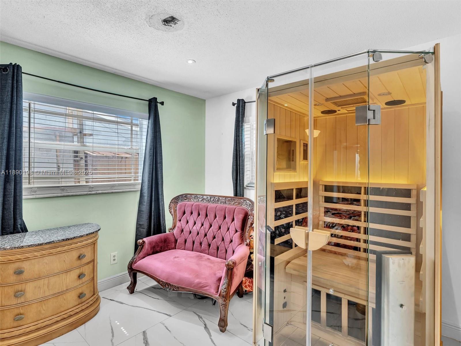 LAUDERDALE LAKES WEST GAT - Residential