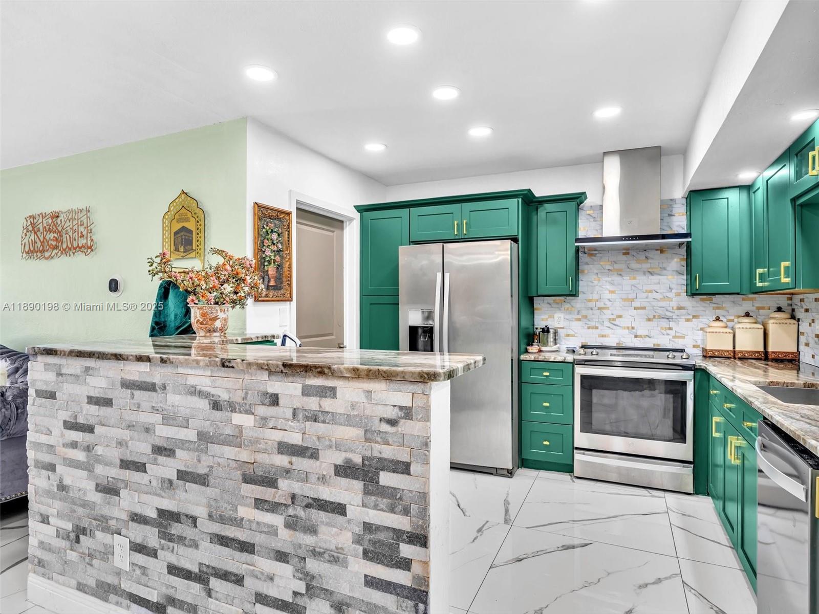 LAUDERDALE LAKES WEST GAT - Residential