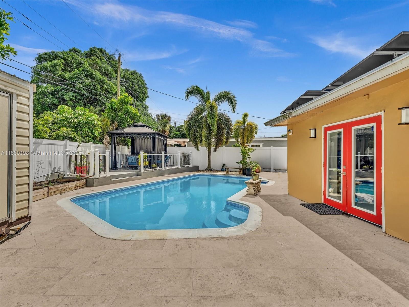 LAUDERDALE LAKES WEST GAT - Residential