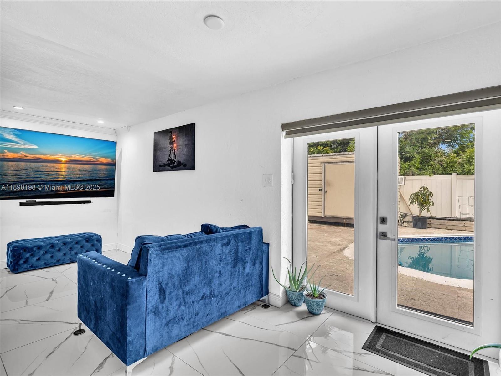 LAUDERDALE LAKES WEST GAT - Residential