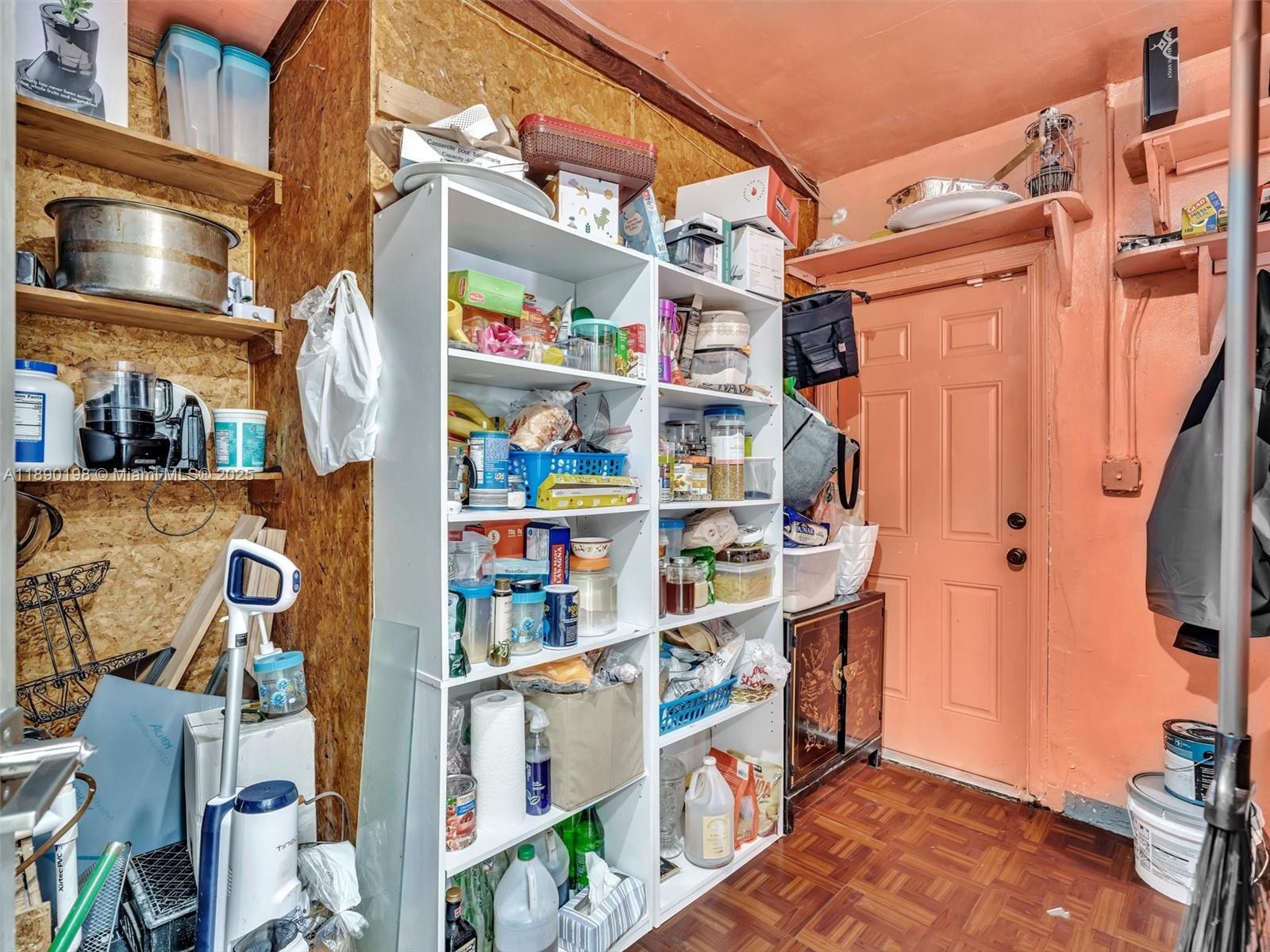 LAUDERDALE LAKES WEST GAT - Residential