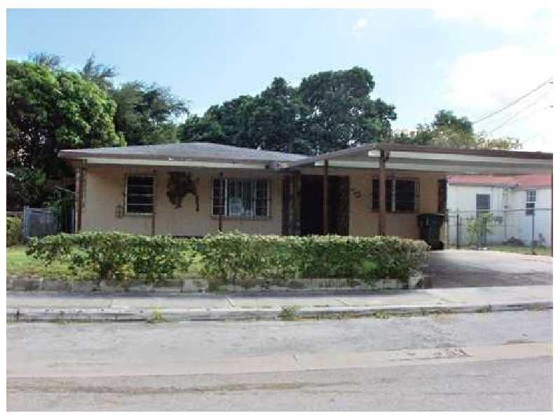 HUGE 4 bed / 2 bath - very large brand new IKEA kitchen - glass cabinets w/ lighting, quartz counters, stainless appl, front porch & huge screened tiled back patio w/ room for outdoor dining & living room, porcelain & ceramic tile, huge BRs, storage shed , double sized master has new bath, central AC & fans, washer & dryer hookups, freshly painted. Great layout w/ bedrooms split for privacy. 2 car covered parking. *** TEXT LA, please don't call *** .