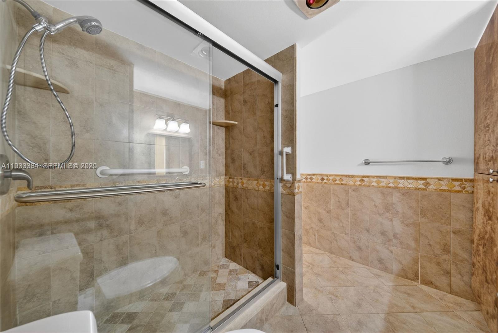 GOLDEN SAILS CONDO - Residential