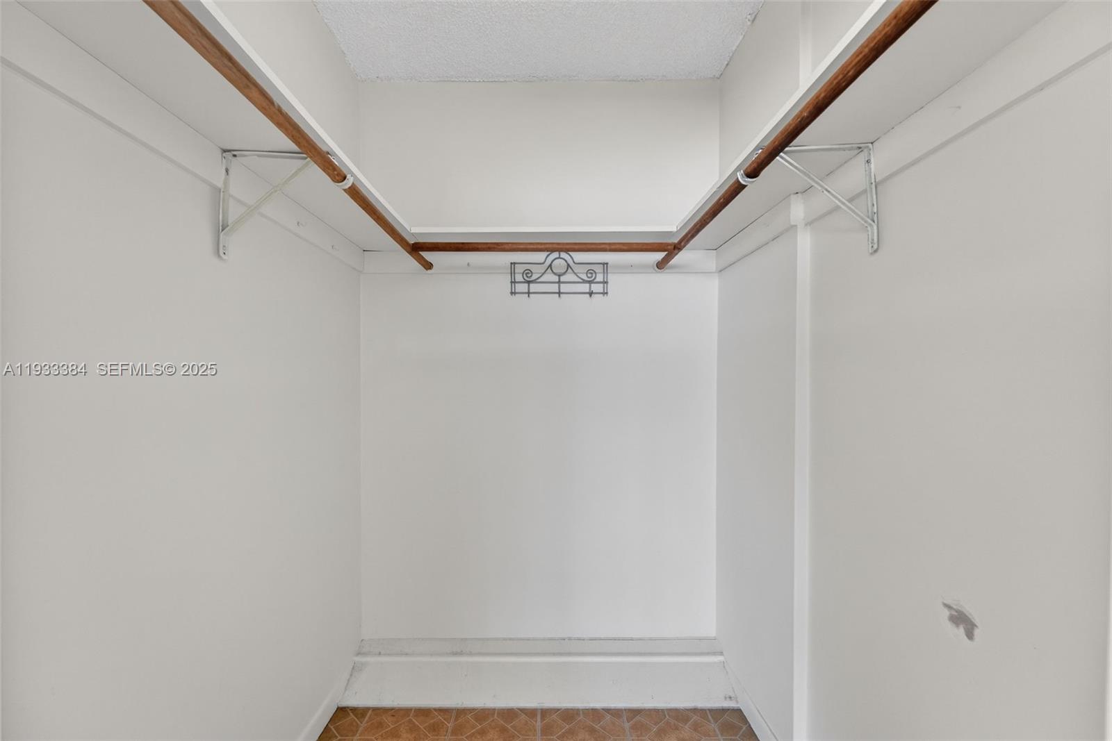 GOLDEN SAILS CONDO - Residential