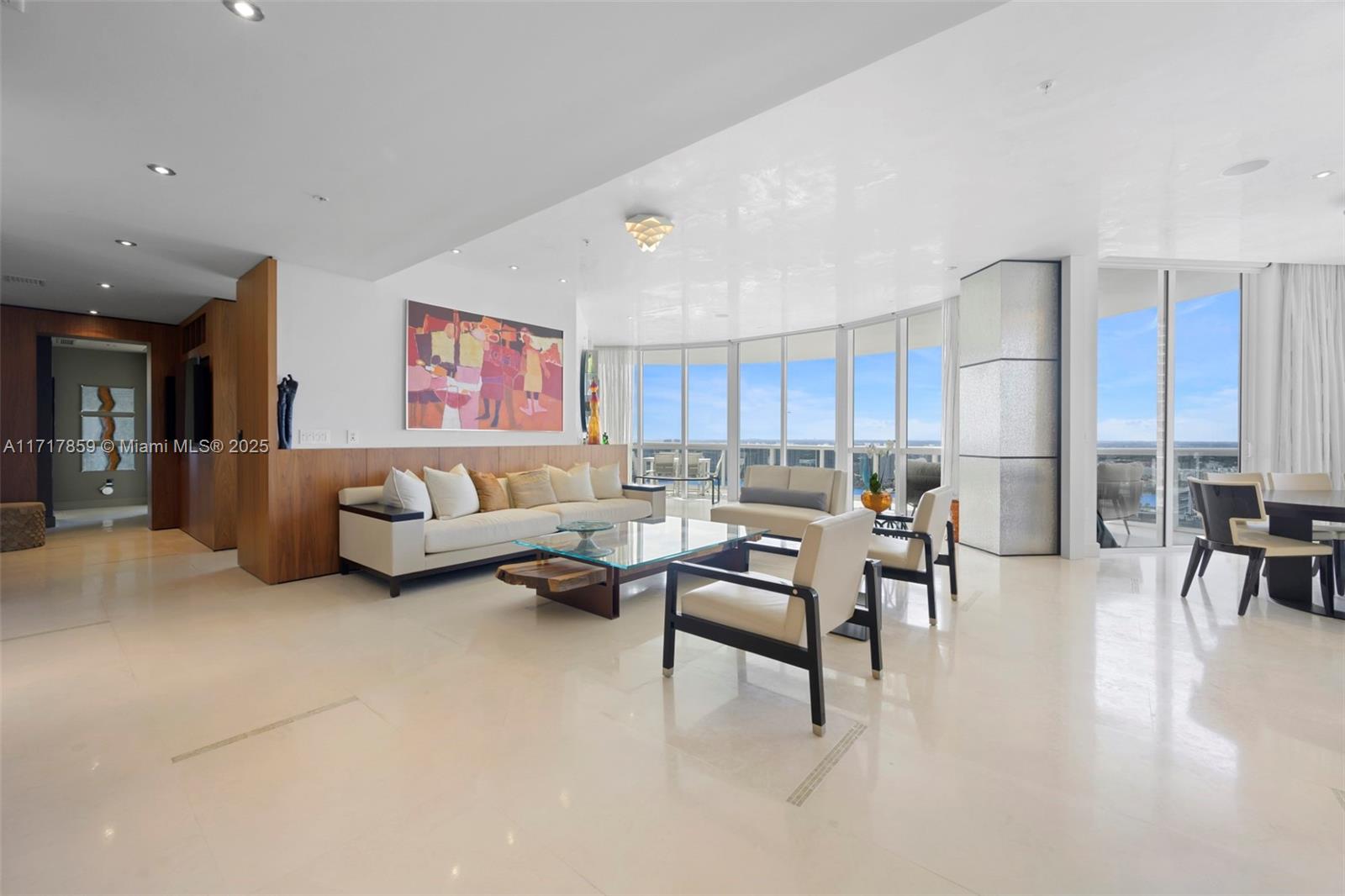 TRUMP ROYALE CONDO - Residential