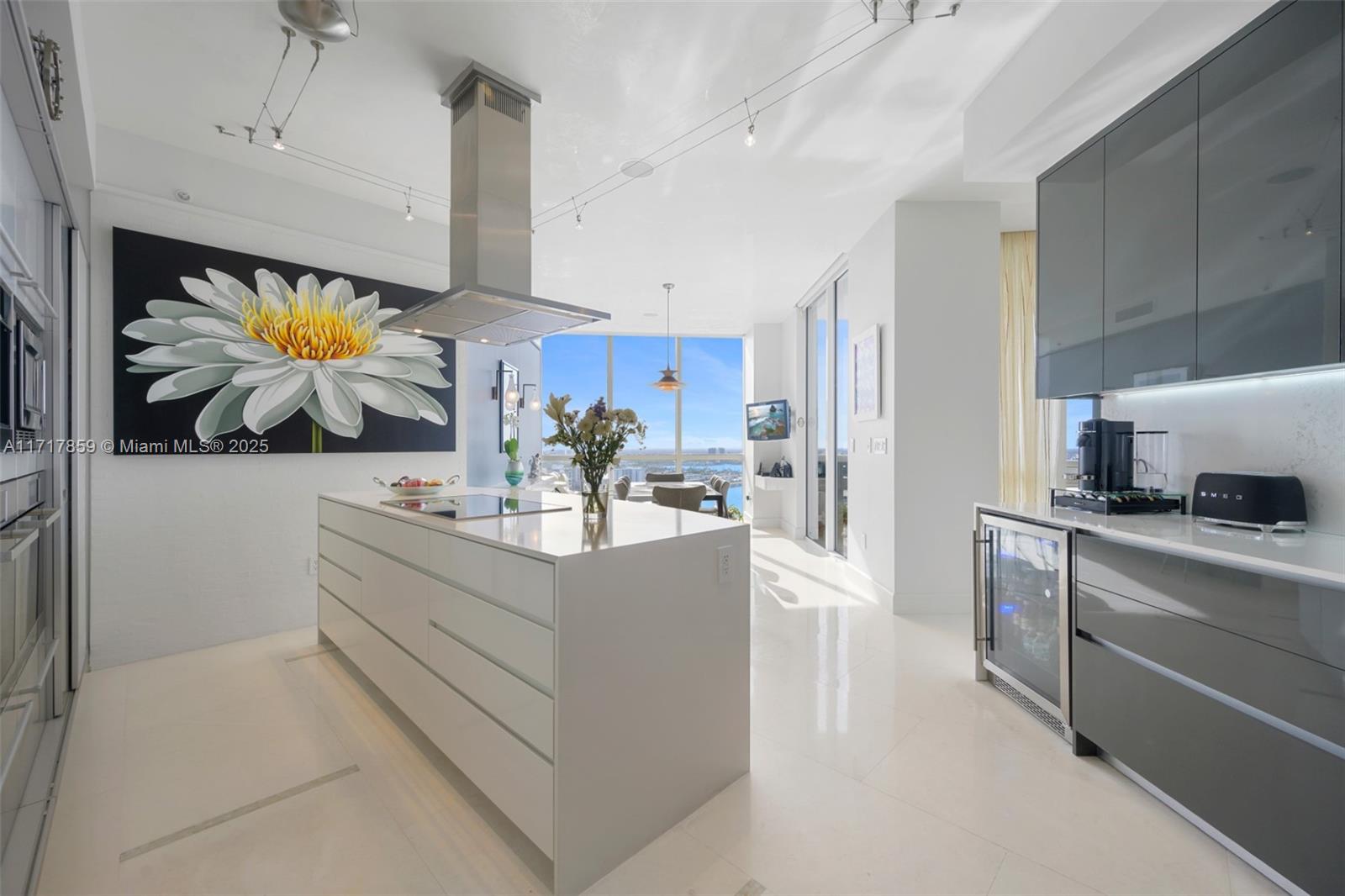 TRUMP ROYALE CONDO - Residential
