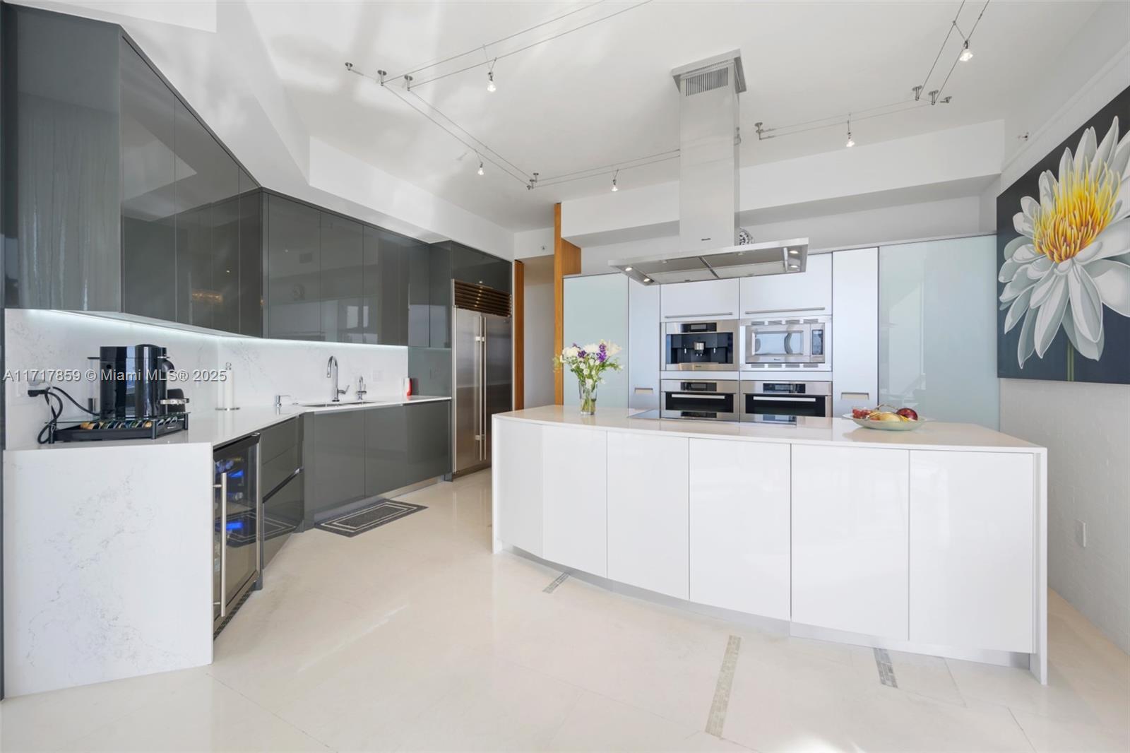 TRUMP ROYALE CONDO - Residential