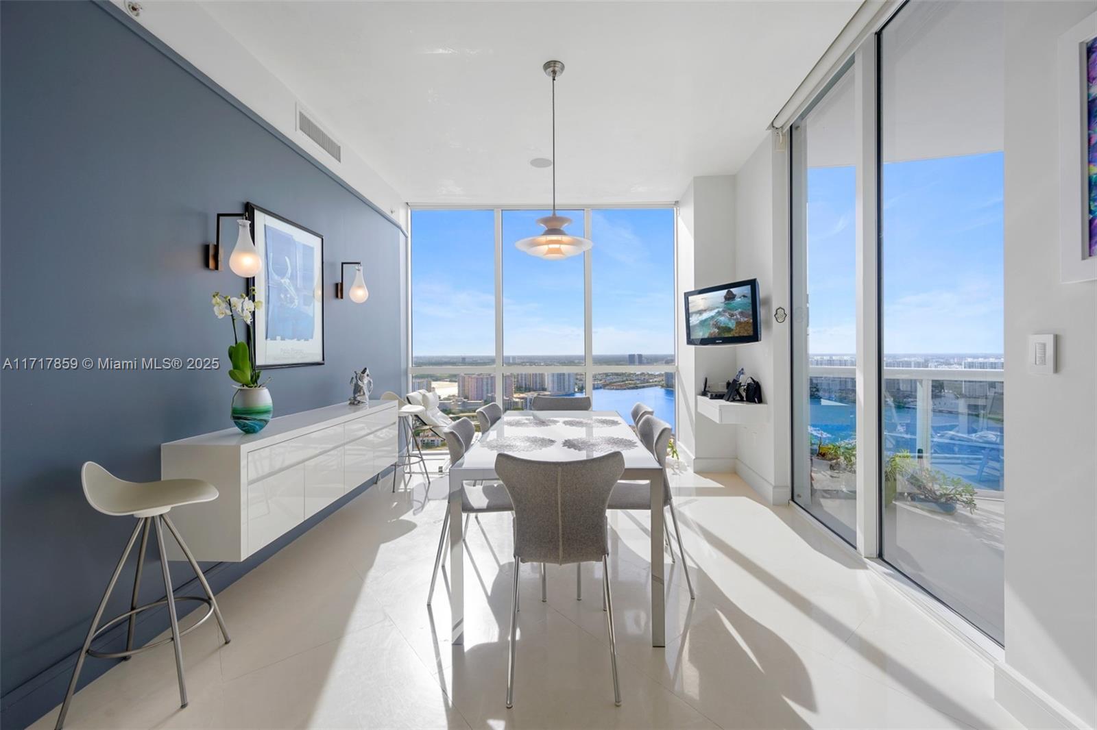 TRUMP ROYALE CONDO - Residential