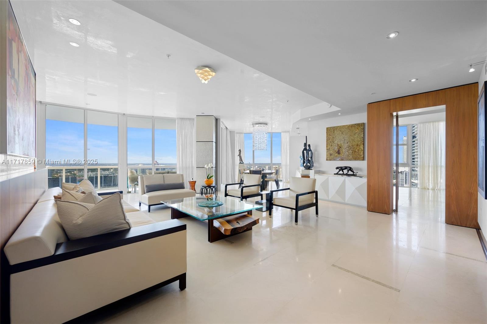 TRUMP ROYALE CONDO - Residential