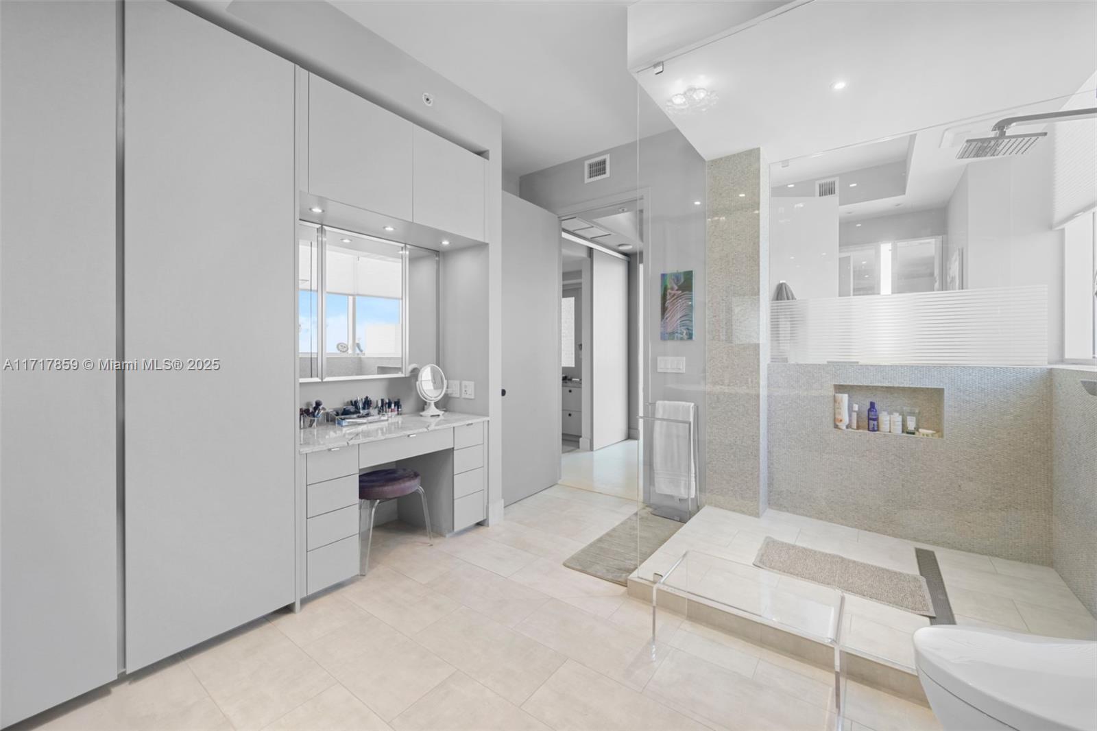 TRUMP ROYALE CONDO - Residential