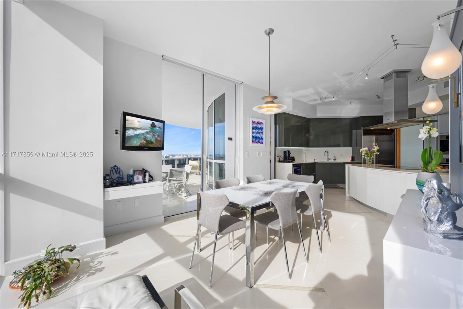 TRUMP ROYALE CONDO - Residential