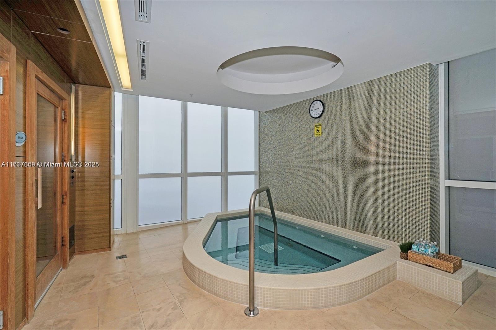 TRUMP ROYALE CONDO - Residential
