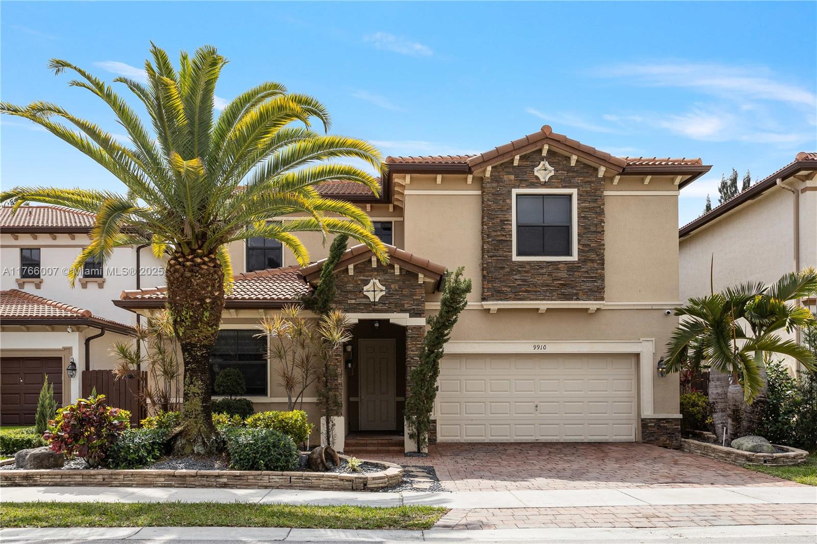Property for Sale at 9910 Nw 86th Ter, Doral, Miami-Dade County, Florida - Bedrooms: 5 
Bathrooms: 5  - $1,300,000