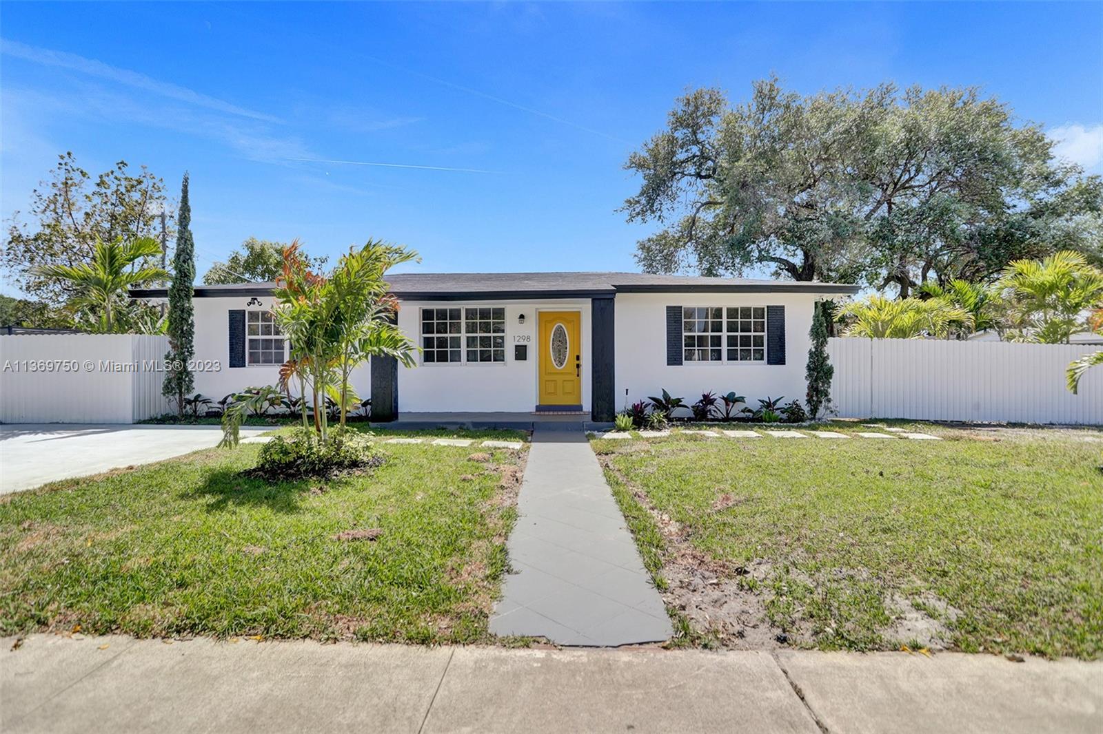Beautiful home in the center of it all, close to downtown and Wynwood area. Close to Hard Rock Casino, Miami International and Fort Lauderdale International. Great backyard space for entertaining and phenomenal kitchen for hosting your dinner parties! Come see this beauty today.