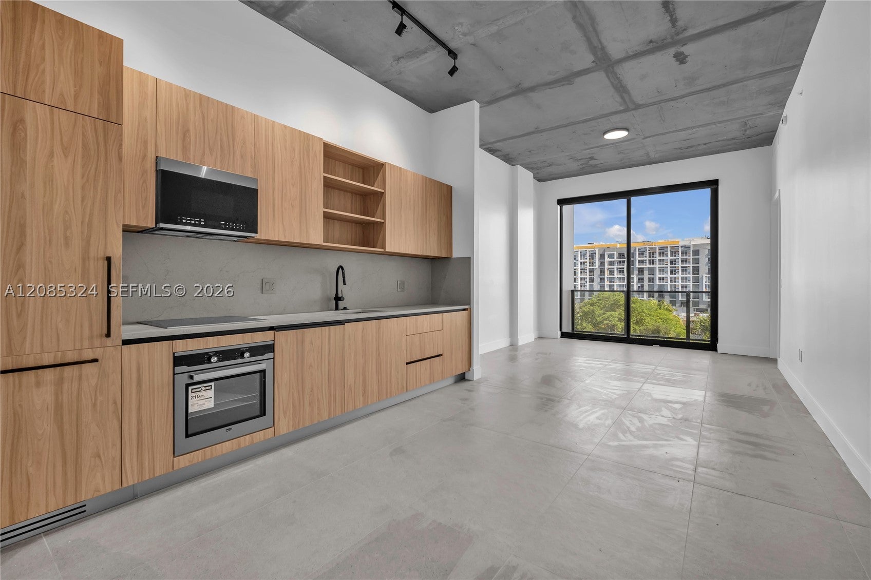 91 NW 27th St 201