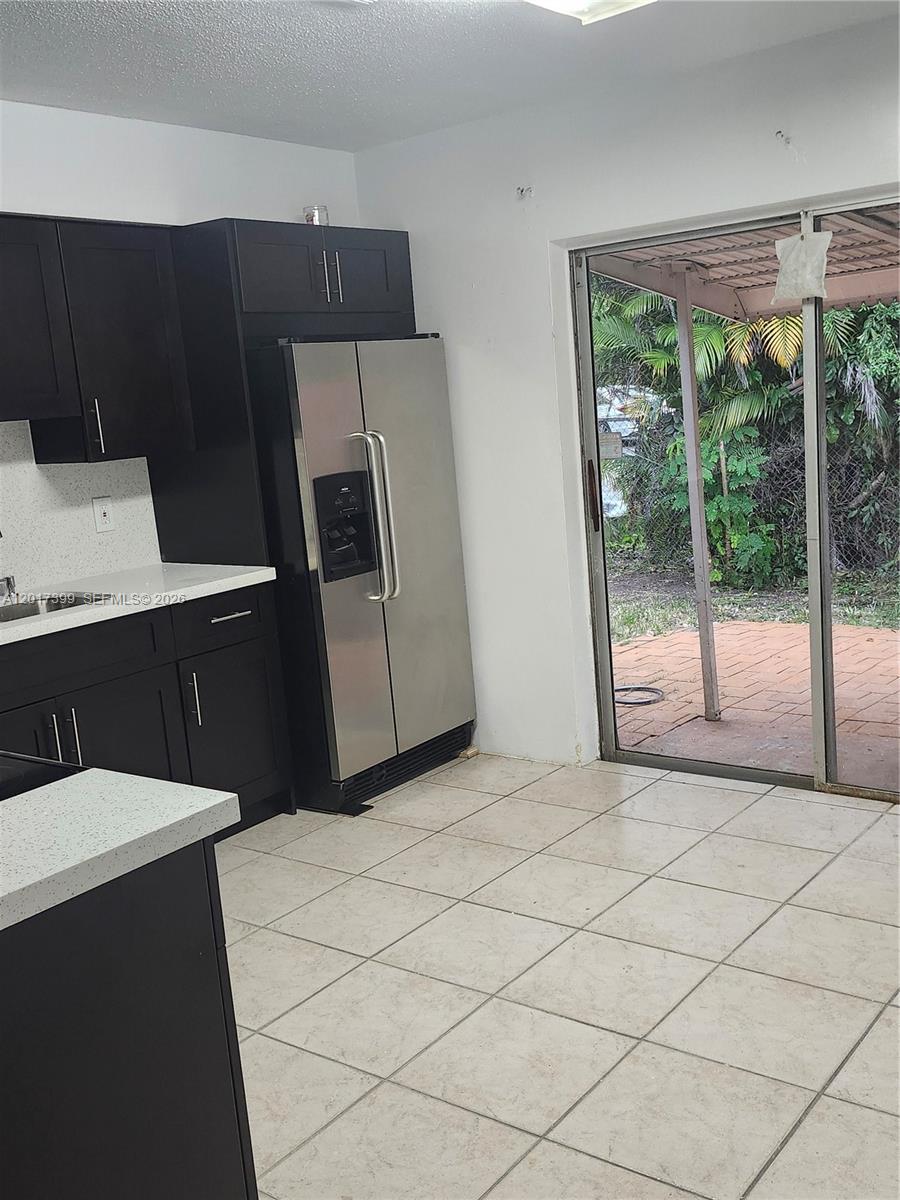 COMISKEY PARK - Residential Lease