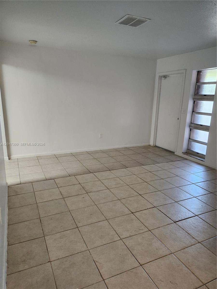 COMISKEY PARK - Residential Lease