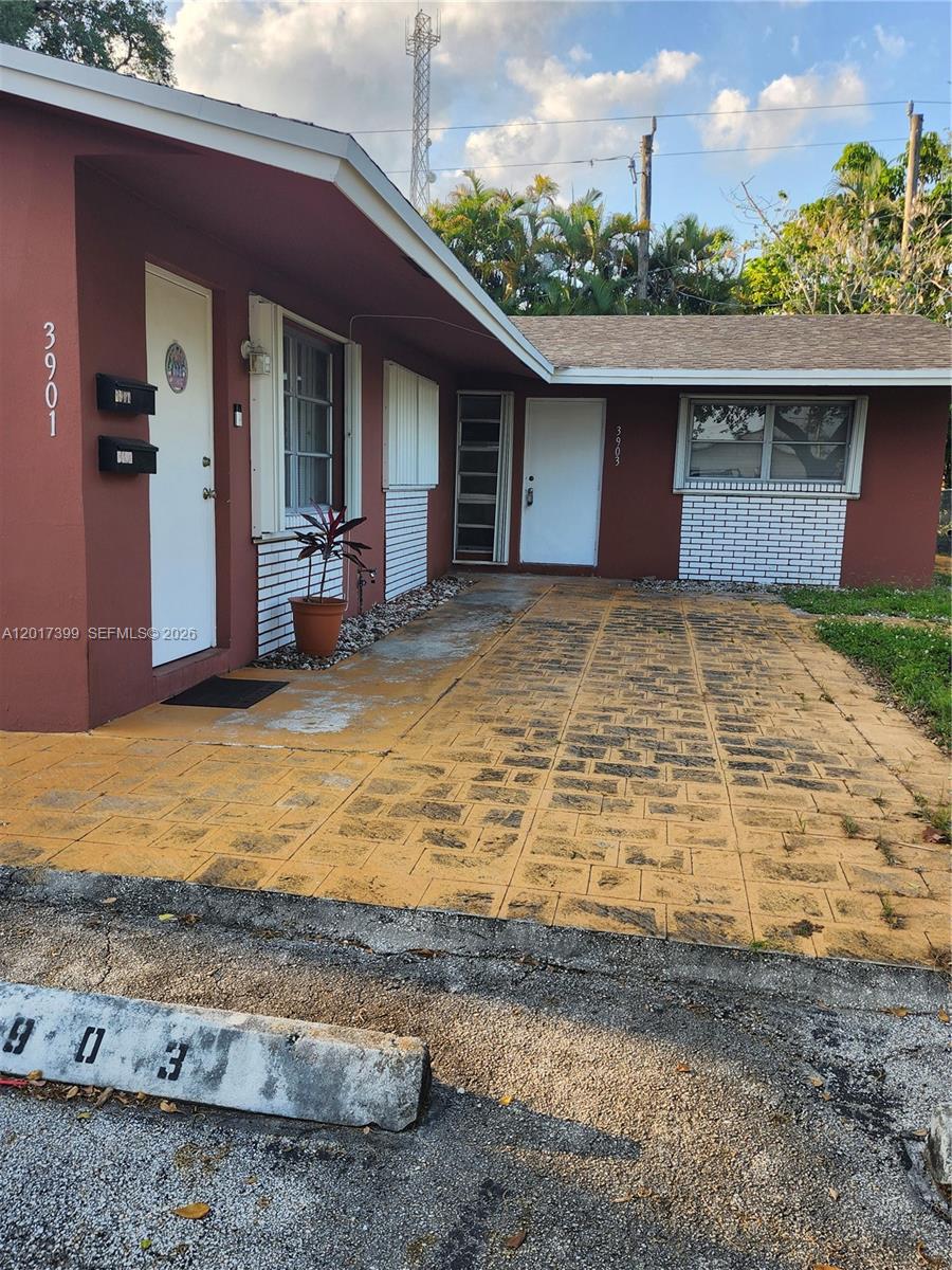 COMISKEY PARK - Residential Lease
