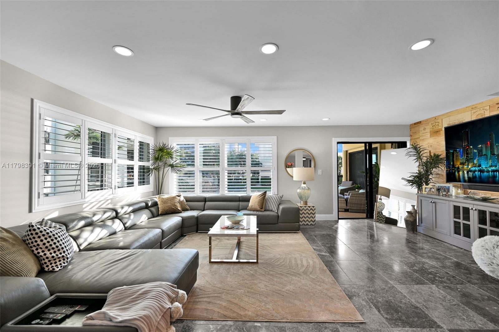 372 Golfview Rd 201