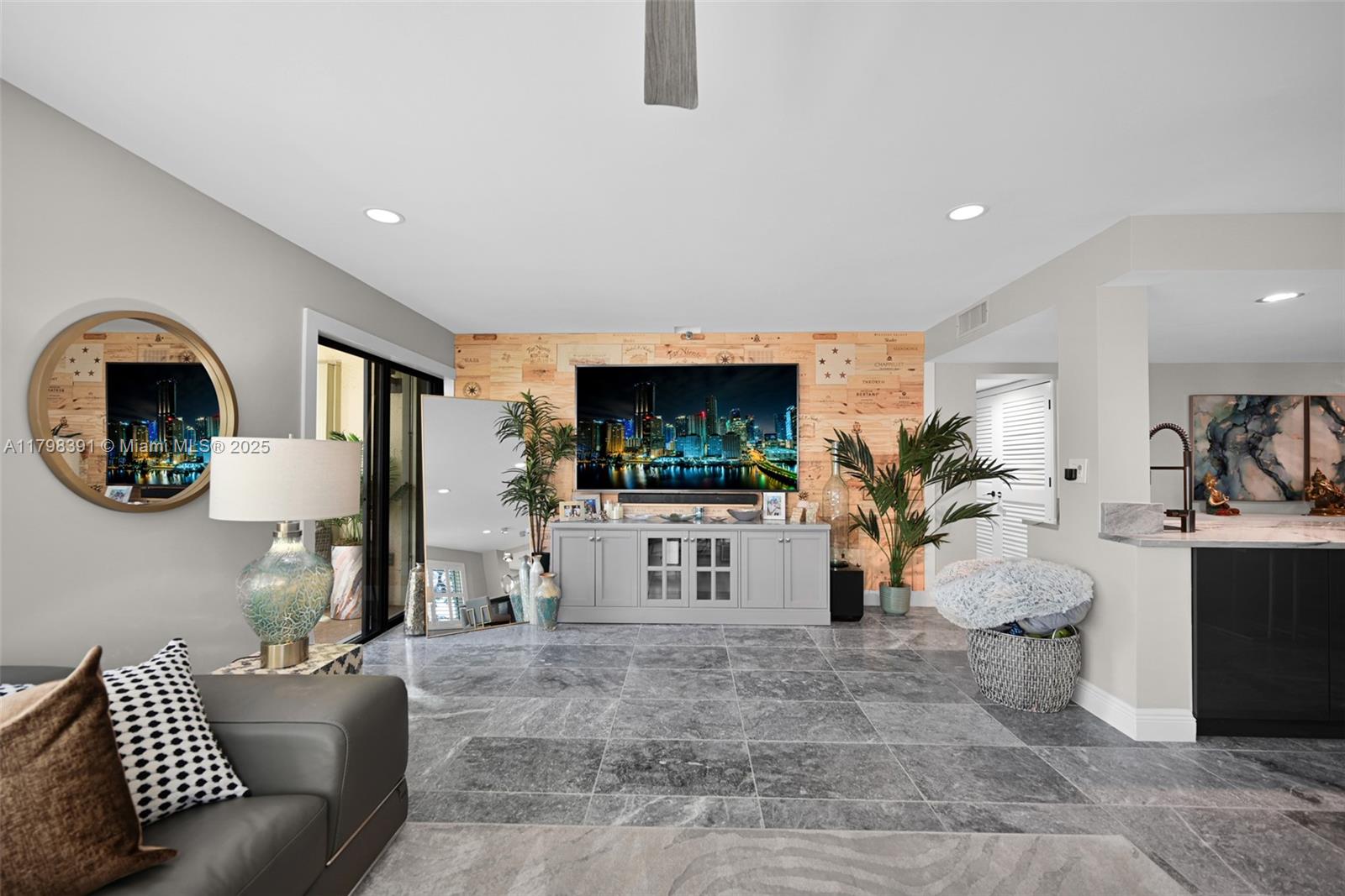 372 Golfview Rd 201
