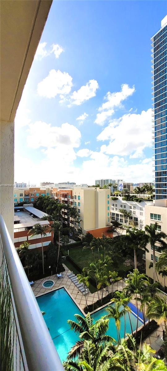 2000 N Bayshore Dr 907