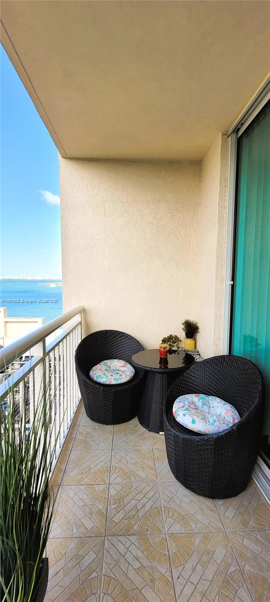 2000 N Bayshore Dr 907