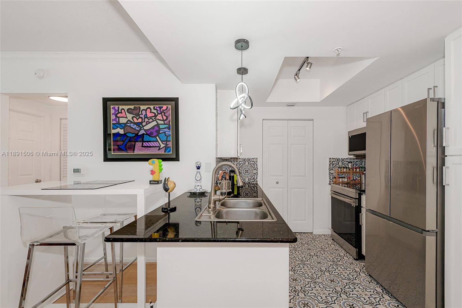 2000 N Bayshore Dr 907