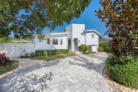 Photo of 717 Benevento Ave, Coral Gables, FL 33146 (MLS # A11981759)