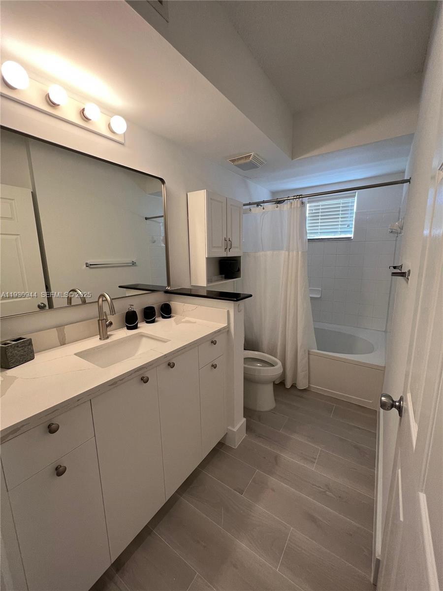 PORTO BELLAGIO CONDO - Residential Lease