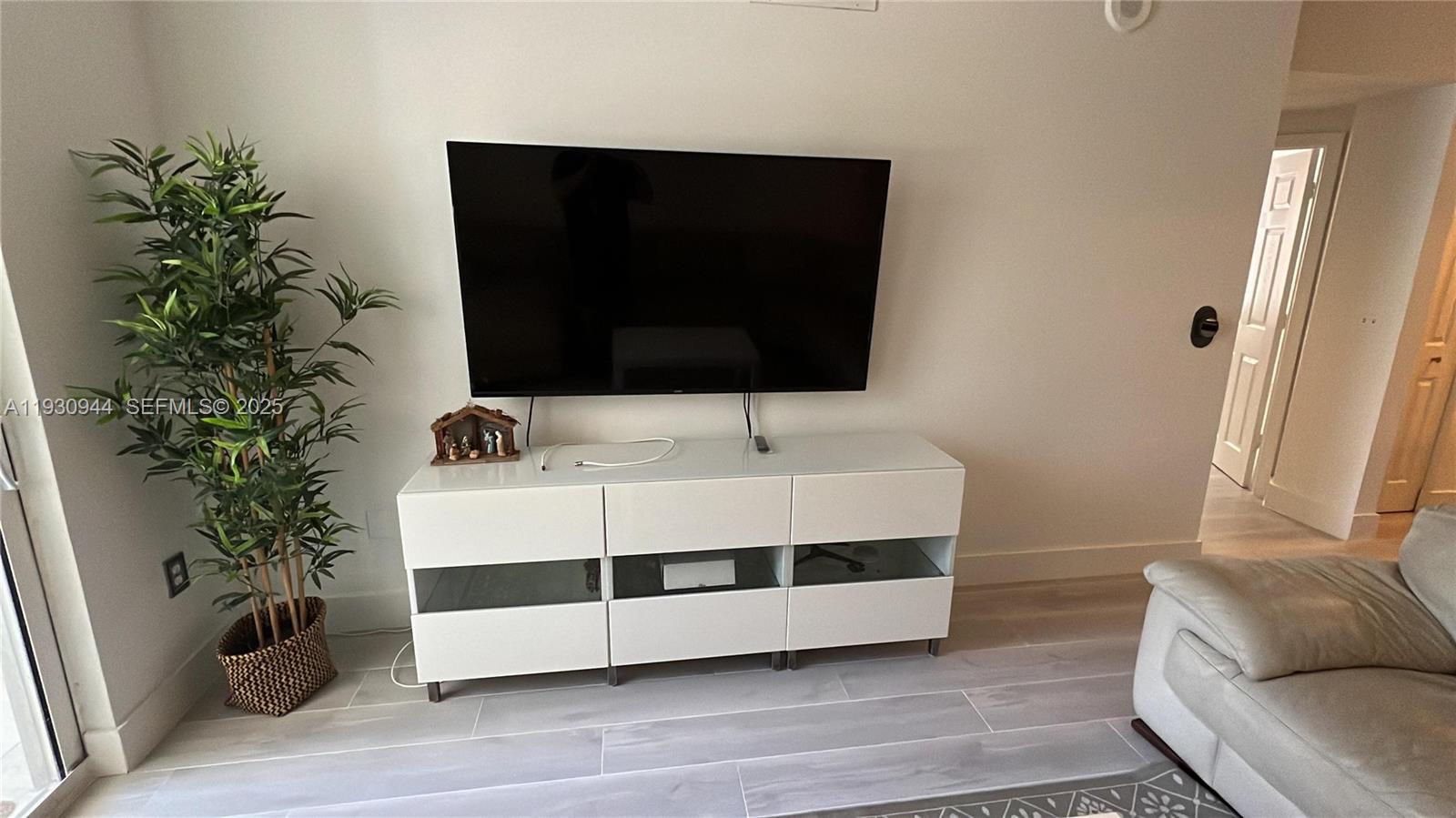 PORTO BELLAGIO CONDO - Residential Lease