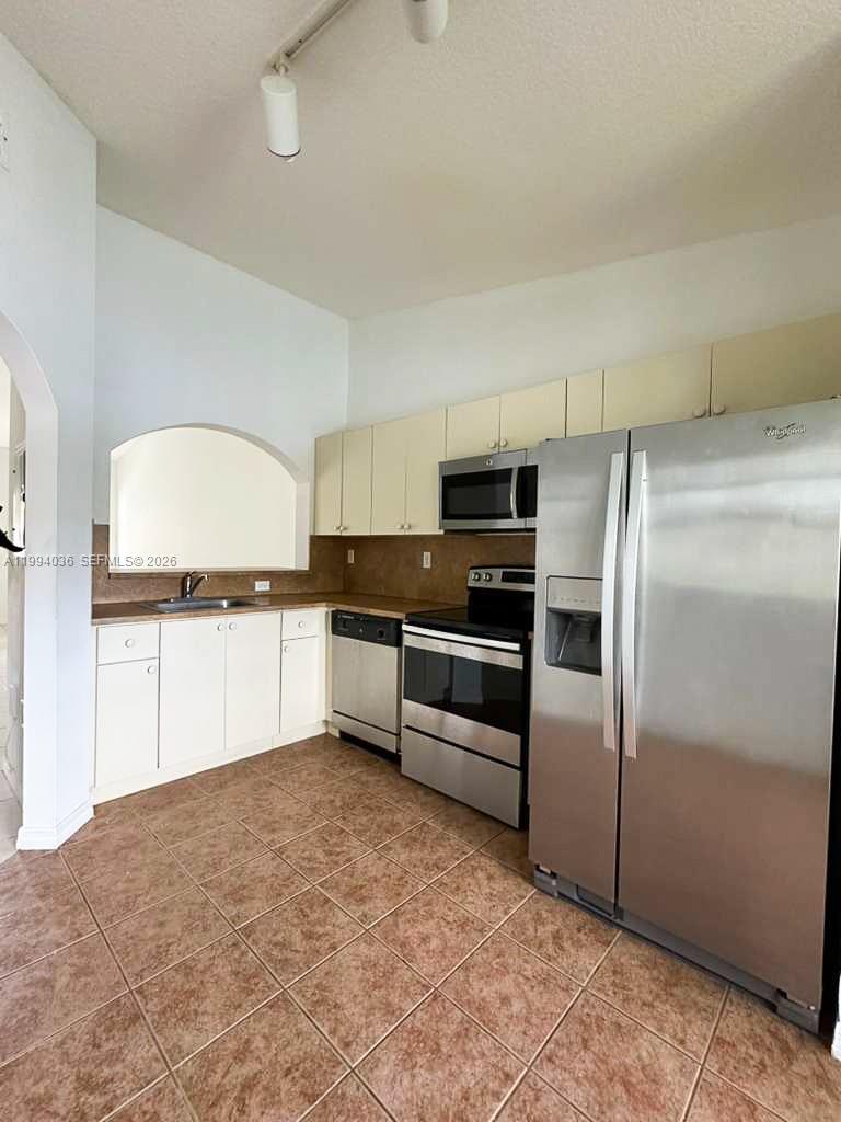 VENETIA GARDENS SOUTH CON - Residential