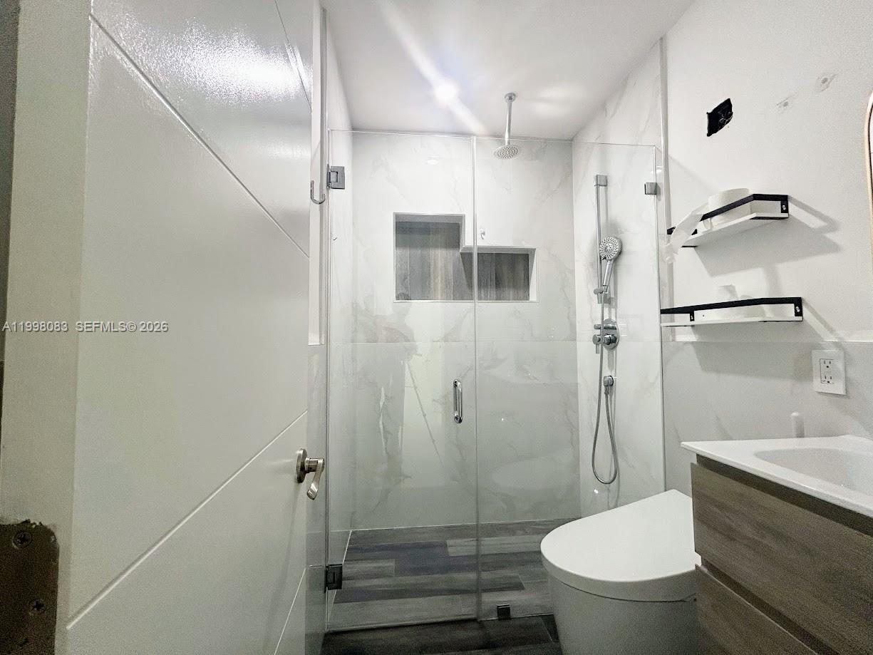 CARL BYOIR - Residential Lease