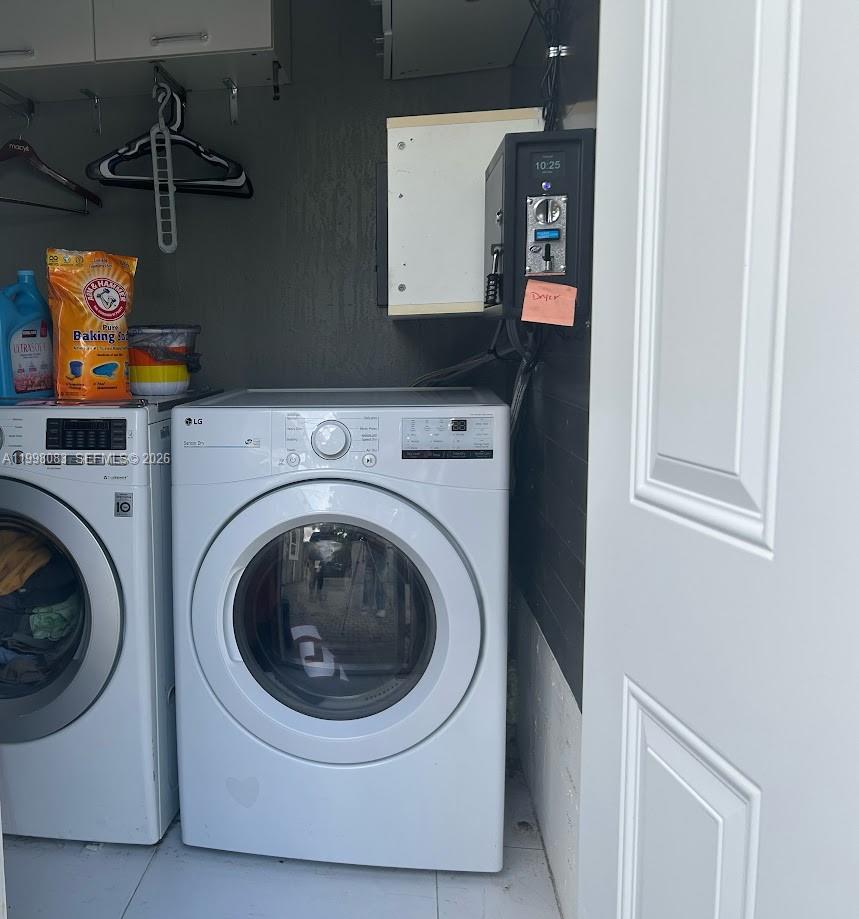 CARL BYOIR - Residential Lease