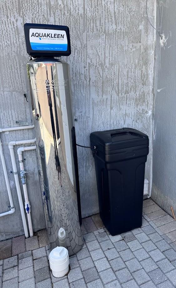 CARL BYOIR - Residential Lease