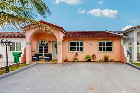 7692 NW 178th Ter Hialeah FL 33015