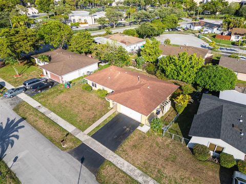 Single Family Residence in Miami FL 13234 85th Ter Ter 17.jpg