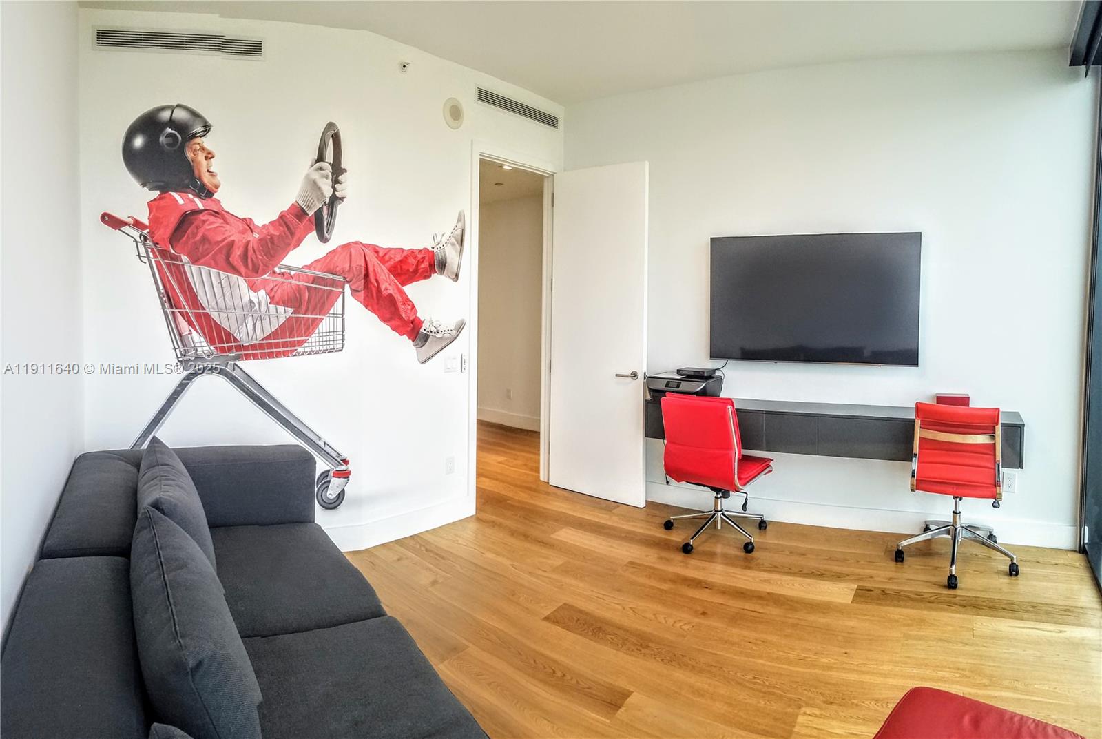 18555 COLLINS AVENUE COND - Residential