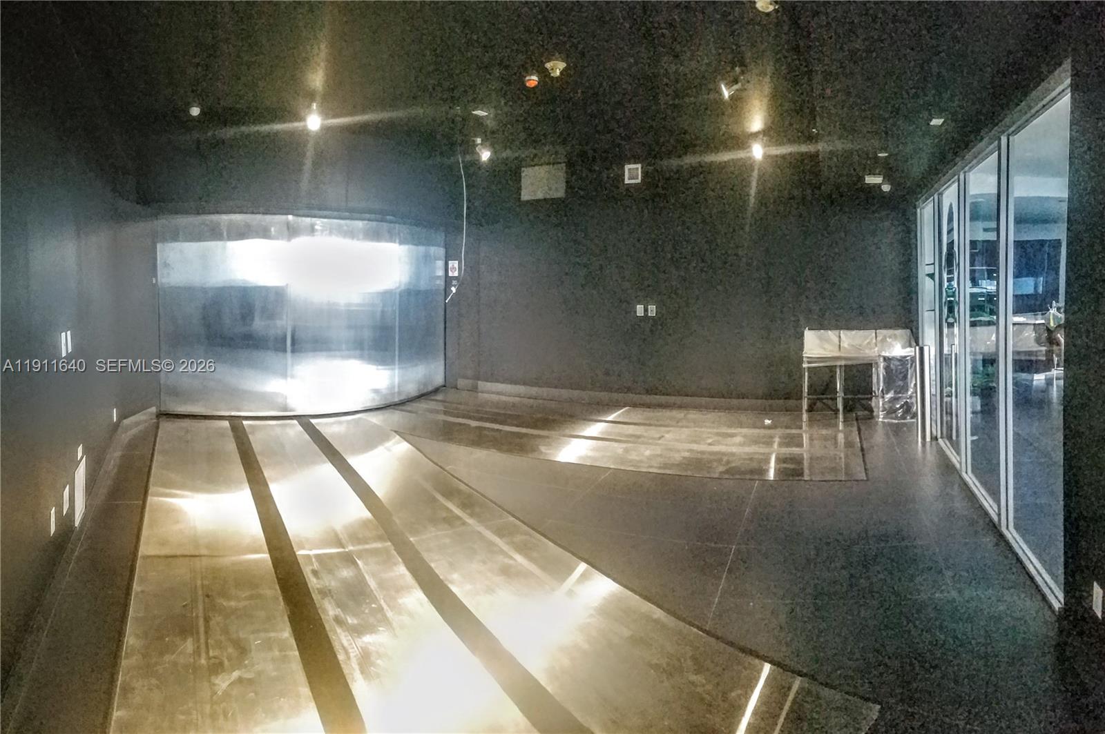 18555 COLLINS AVENUE COND - Residential