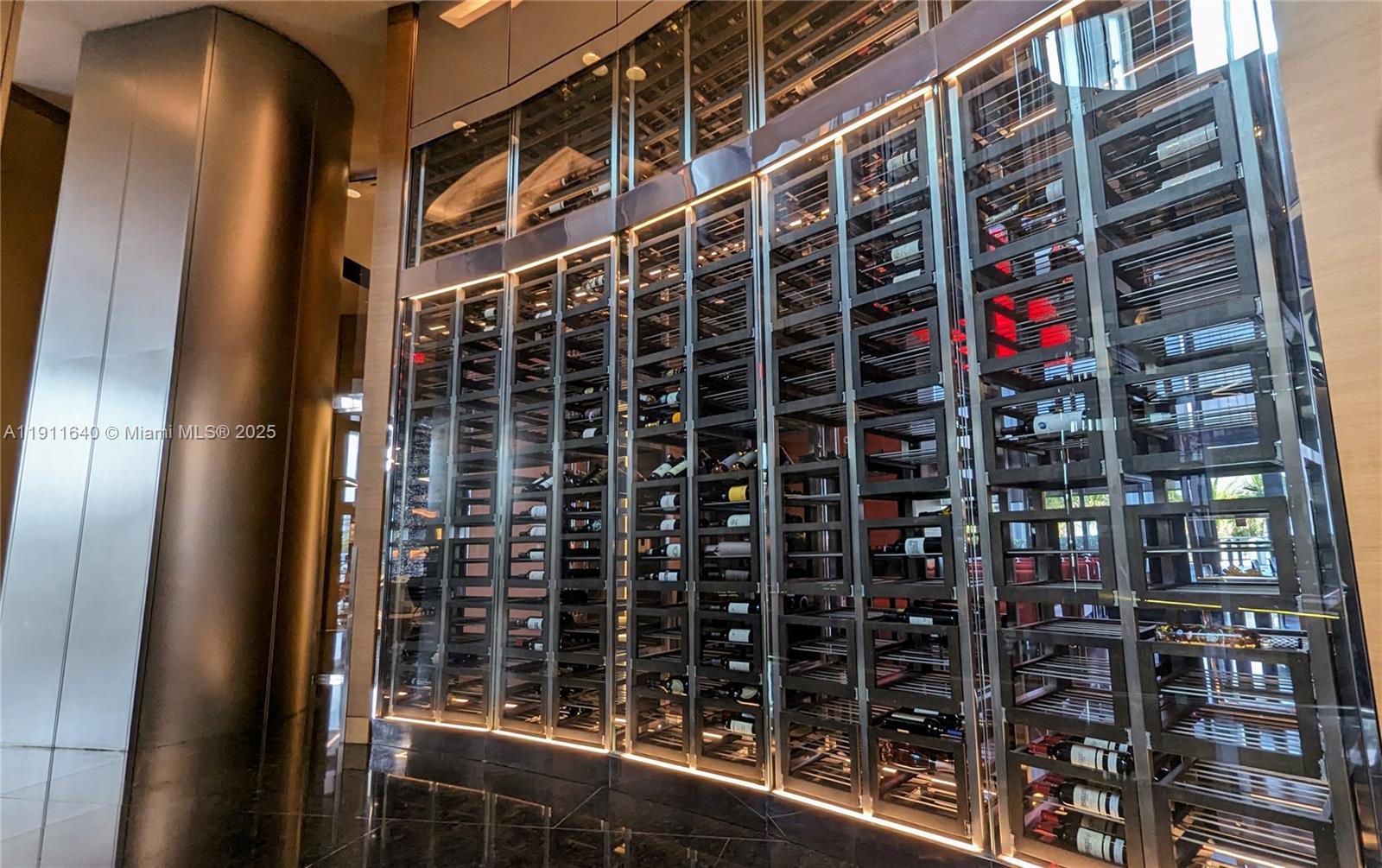 18555 COLLINS AVENUE COND - Residential