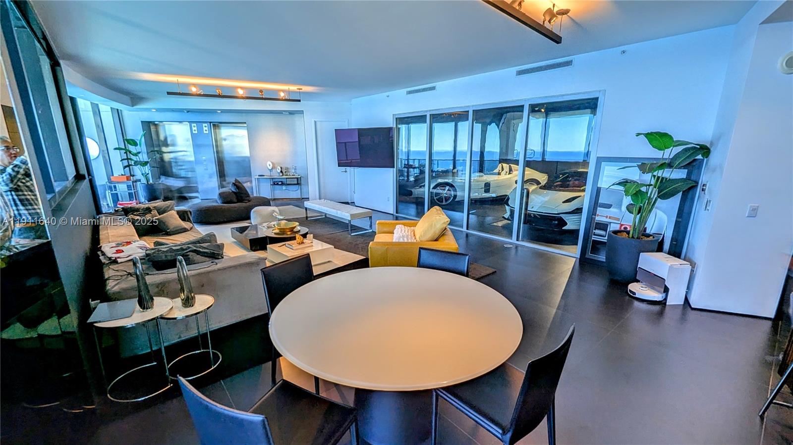 18555 Collins Ave. 3005