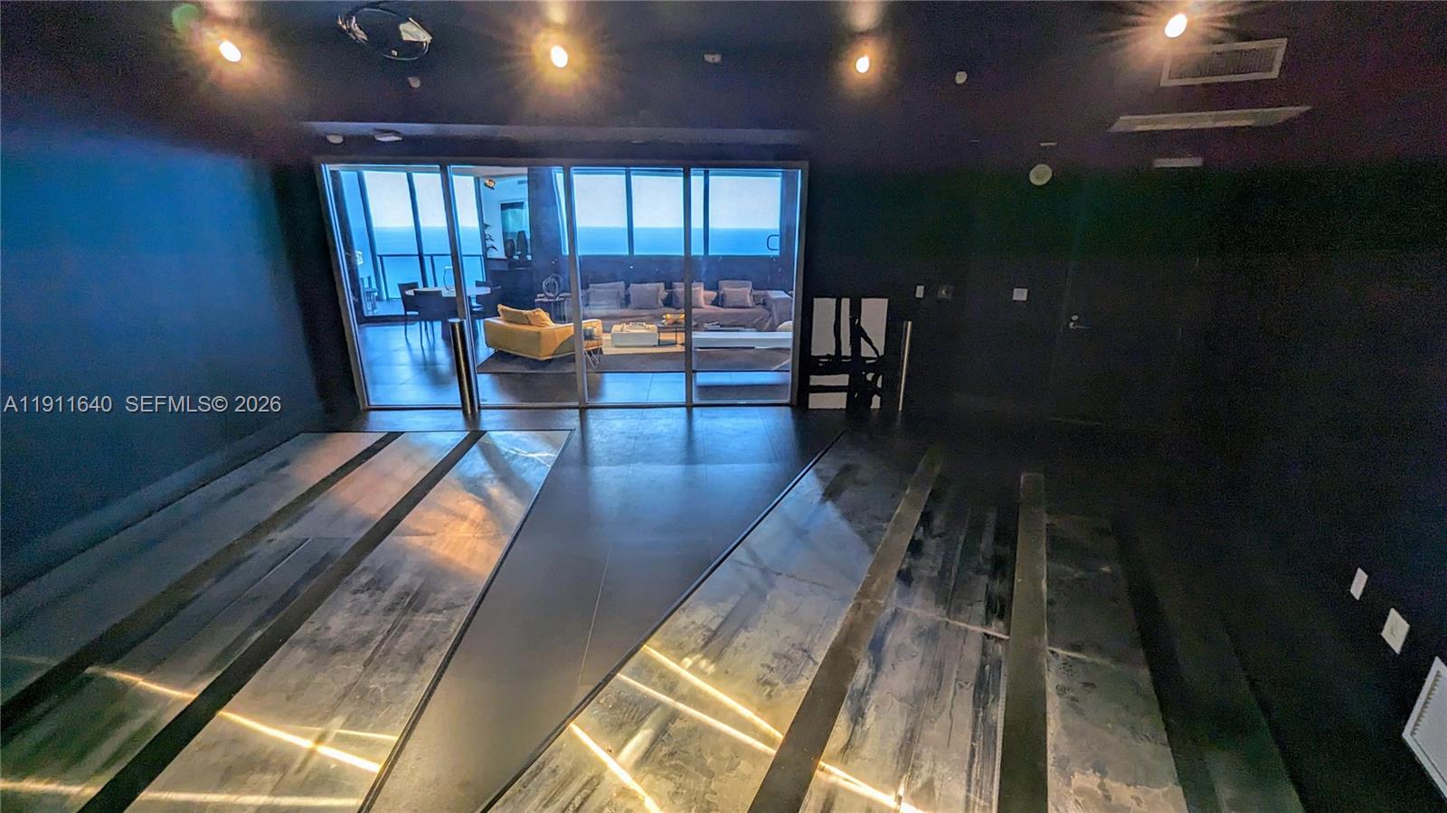 18555 COLLINS AVENUE COND - Residential