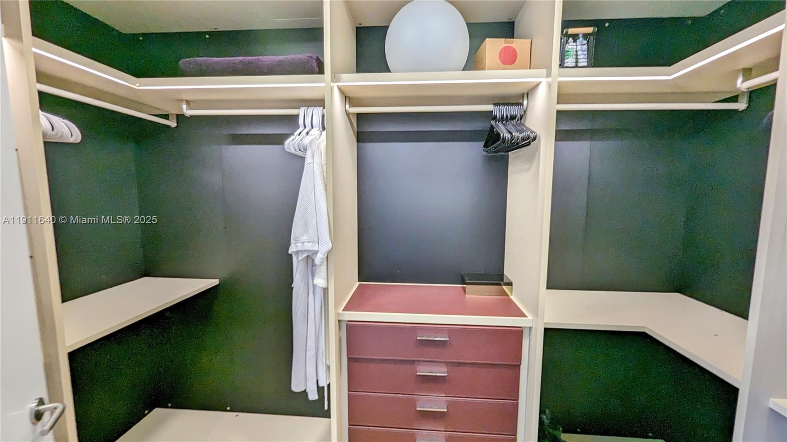 18555 COLLINS AVENUE COND - Residential