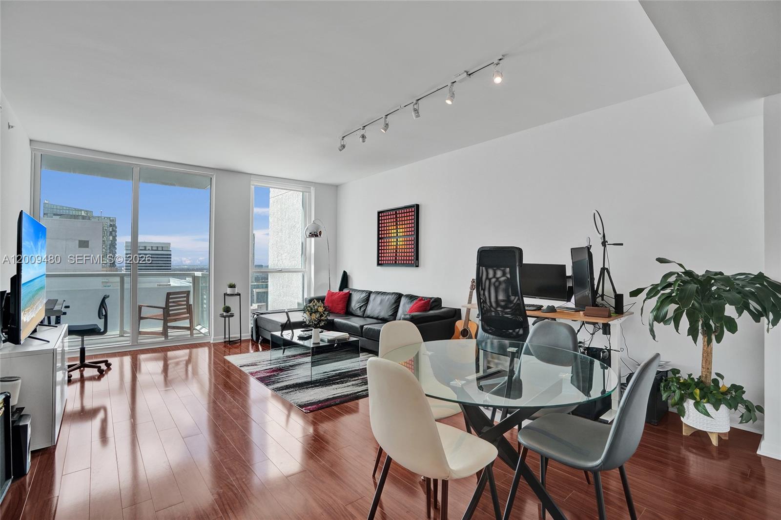 VIZCAYNE SOUTH CONDO - Residential
